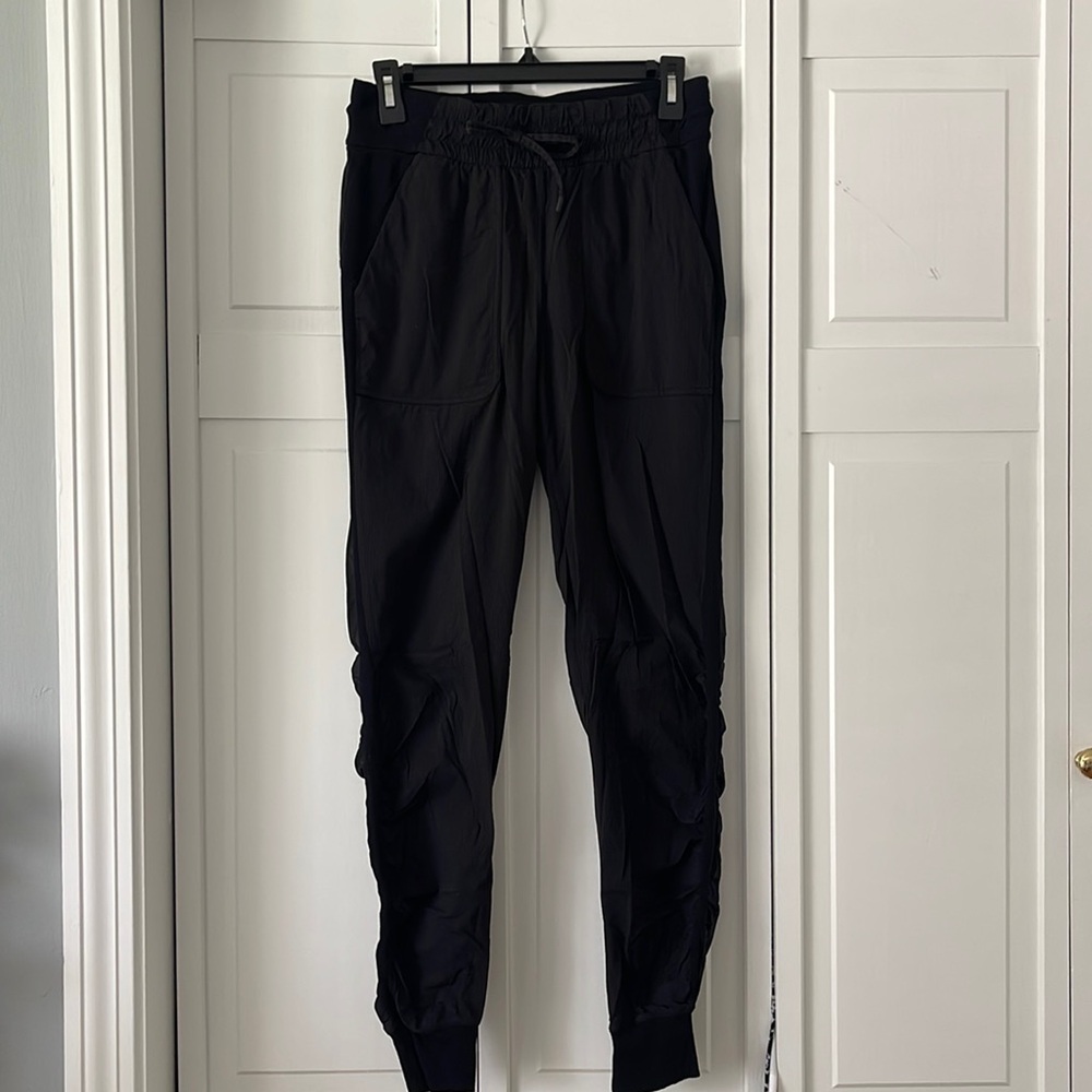 Lululemon Dance Studio size 6 Pant Ruched Swift Black Joggers Sweatpants
